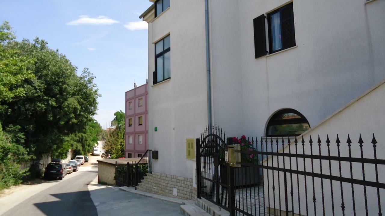 Apartments Ruzica Pula Exteriör bild